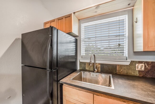Building Photo - 16302 Crossfield Dr