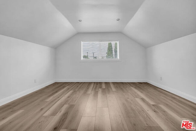 Building Photo - 261 W 43rd Pl