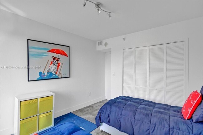 Building Photo - 20515 E Country Club Dr