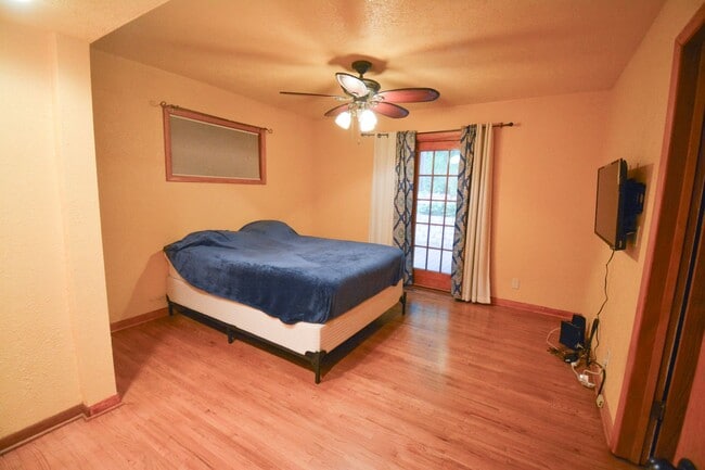 Building Photo - Fantastic 2 bed 2.5 bath Home In Cul-De-Sa...