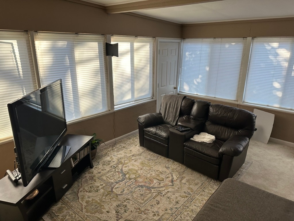 Family room - 5966 11th Ave