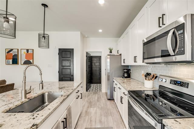 Building Photo - 3001 Fernwood Ave