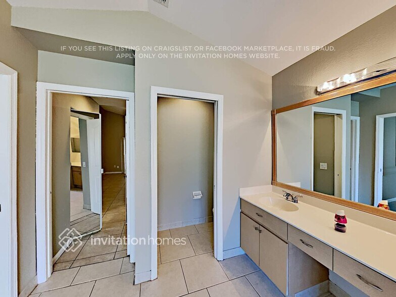 Building Photo - 2293 Stonegate Dr