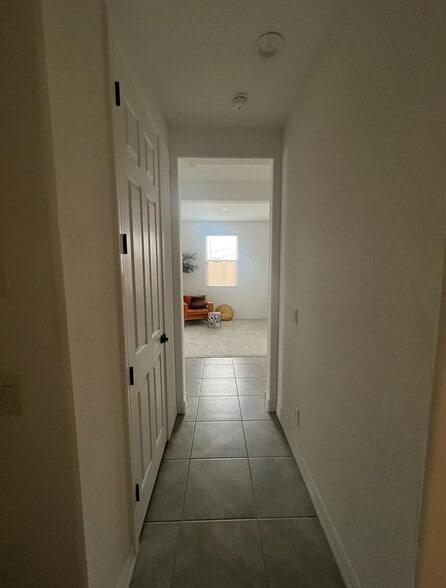 Building Photo - 2044 E Prairie Dog Dr