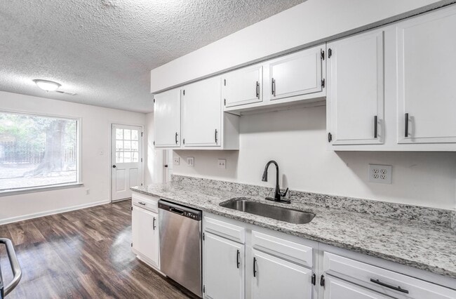 Building Photo - 1320 Fox Trace Dr