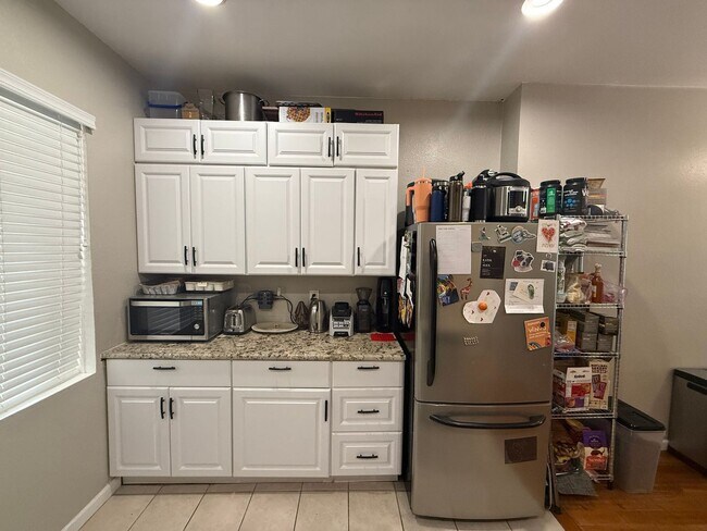 Building Photo - Modern 3-Bedroom Retreat in the Heart of C...