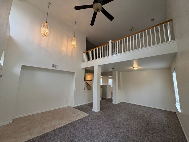 Building Photo - Spectacular home available now in a great neighborhood!