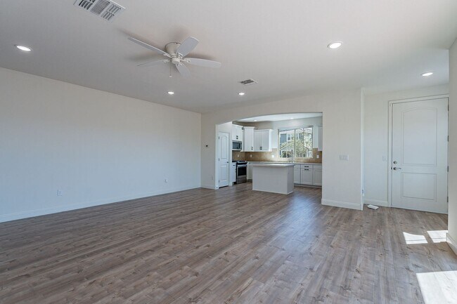 Building Photo - 4 bedroom home for rent