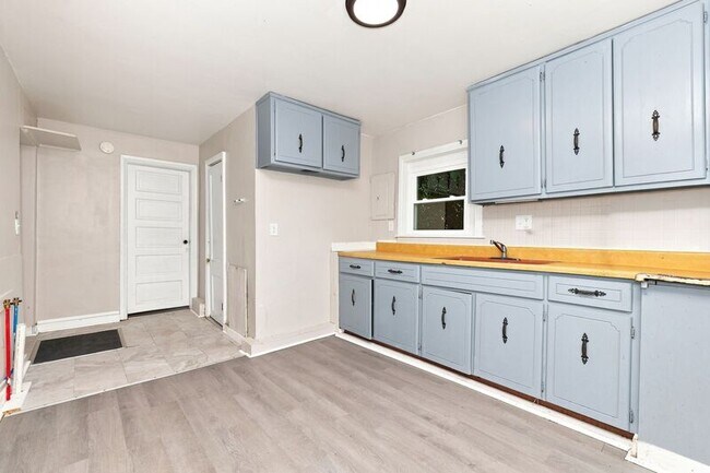 Building Photo - 550 Hensel Ave
