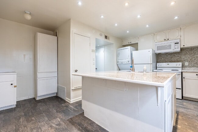 Building Photo - 6427 Wurzbach Rd