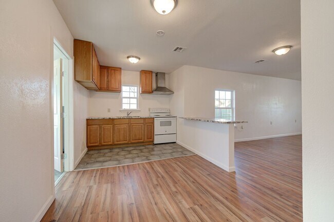 Building Photo - Cute 2BD/1BTH Home in the Heart of OKC Near OU Medical Center