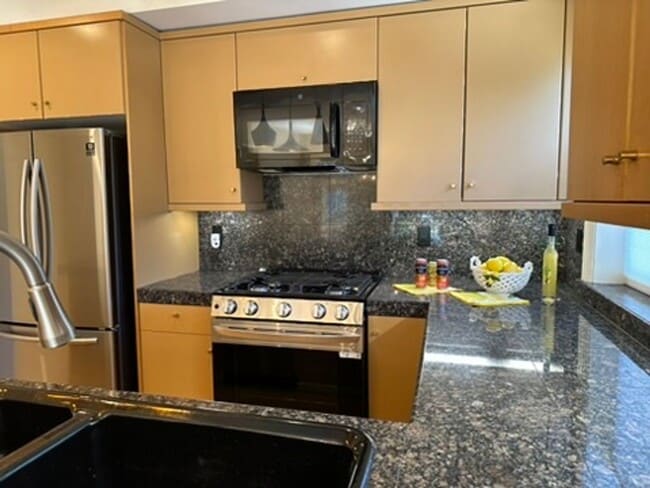Building Photo - Epic REA- Serene 2 BR/1 BA Flat w/Private Deck & Yard in Lone Mountain