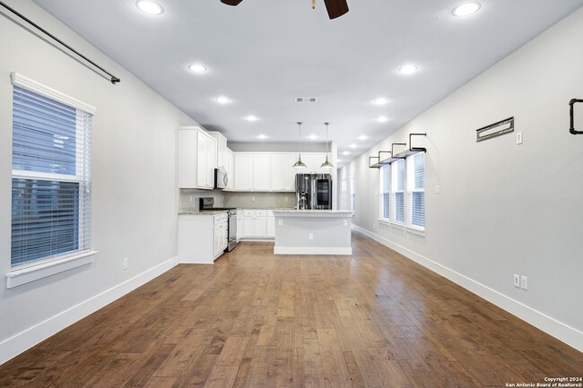 Building Photo - 507 Elmhurst Ave