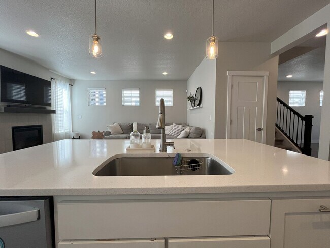 Building Photo - Spacious 3-Bedroom + Loft Home with Modern...