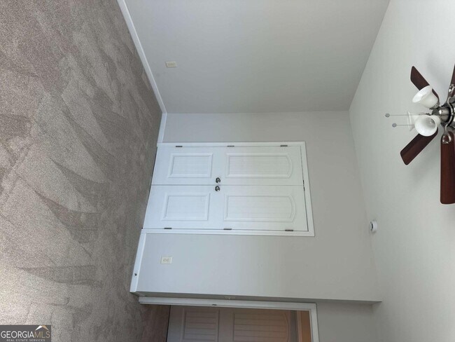 Building Photo - 403 Village View