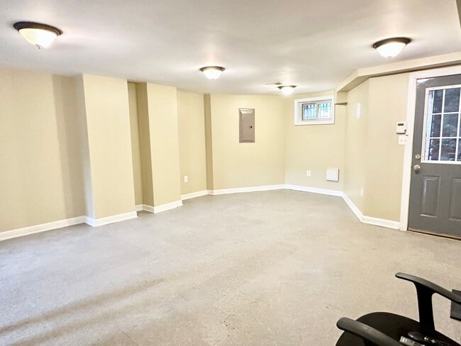 Building Photo - 2 Bed 1 Bath Adams Morgan