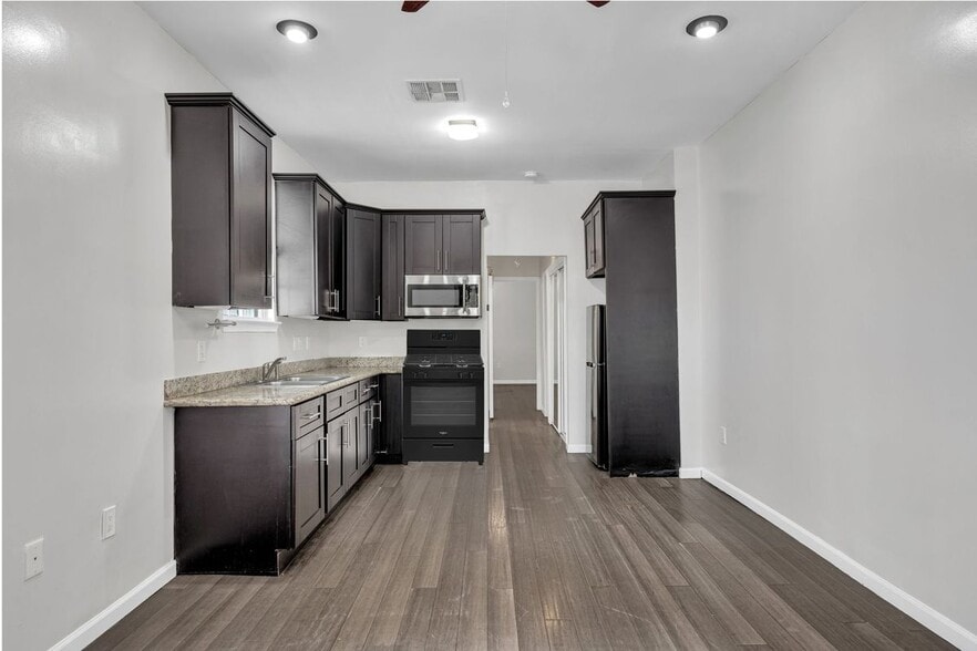 Building Photo - 3025 Burdette St