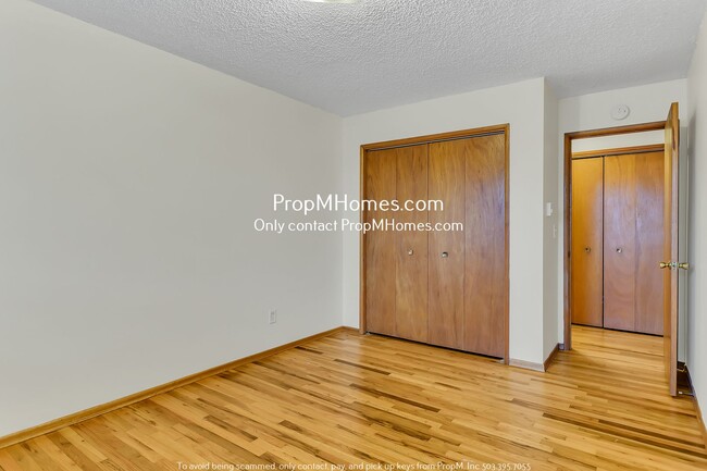 Building Photo - Charming Two Bedroom Unit in Mt Tabor!