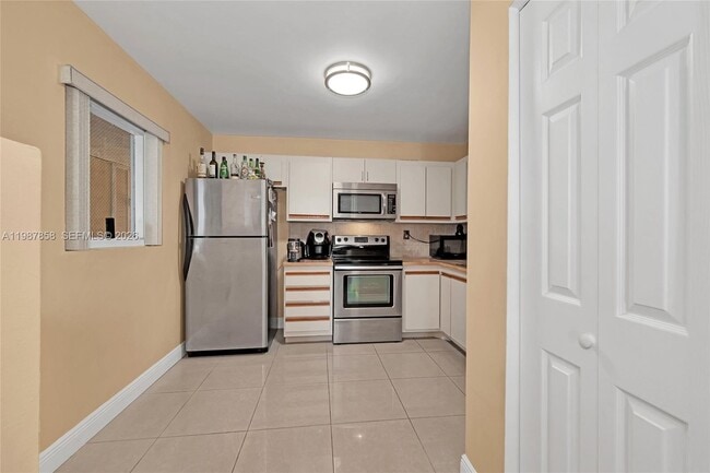 Building Photo - 10441 Mahogany Key Cir