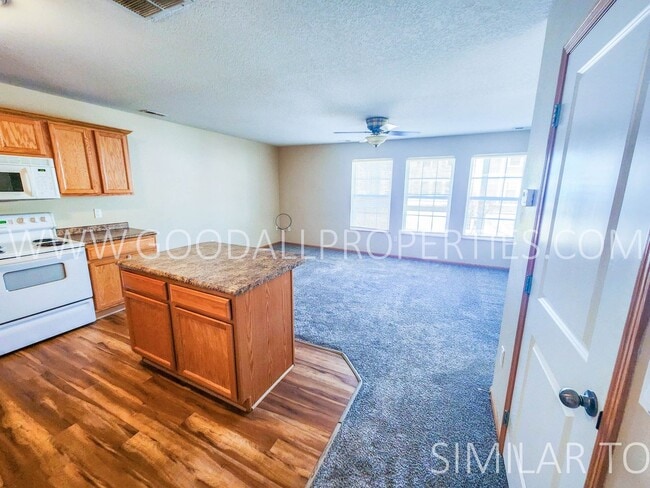 Building Photo - 2-Bedroom, 2-Bath Townhome in Ankeny with Attached 2-Car Garage