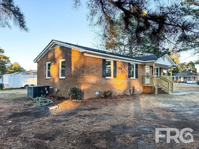 Building Photo - 530 Hillcrest Ave