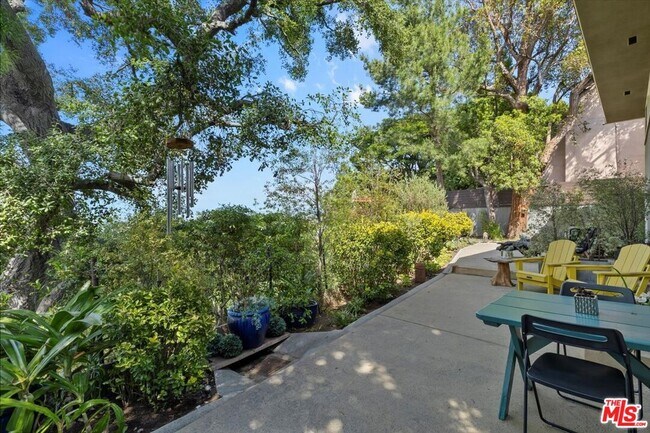 Building Photo - 8809 Appian Way