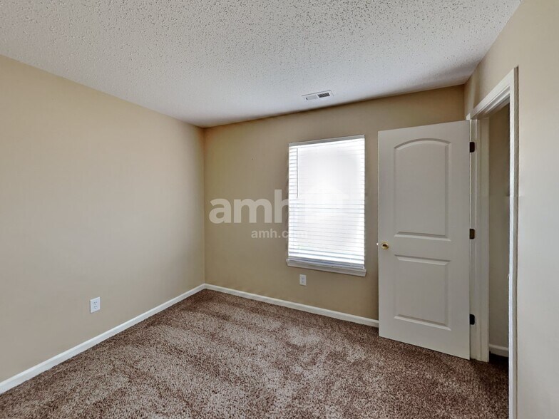 Building Photo - 9724 Thomas Ln
