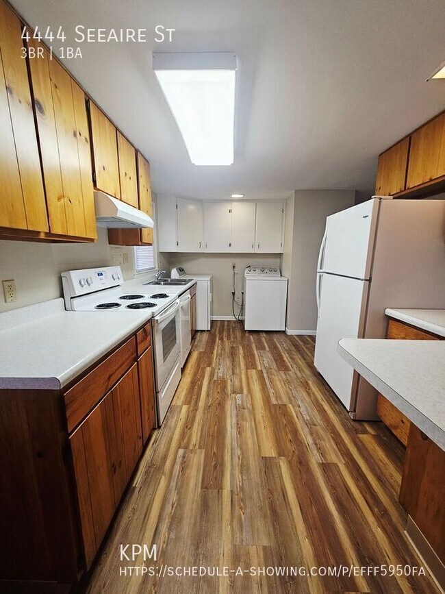 Building Photo - 4444 Seeaire St