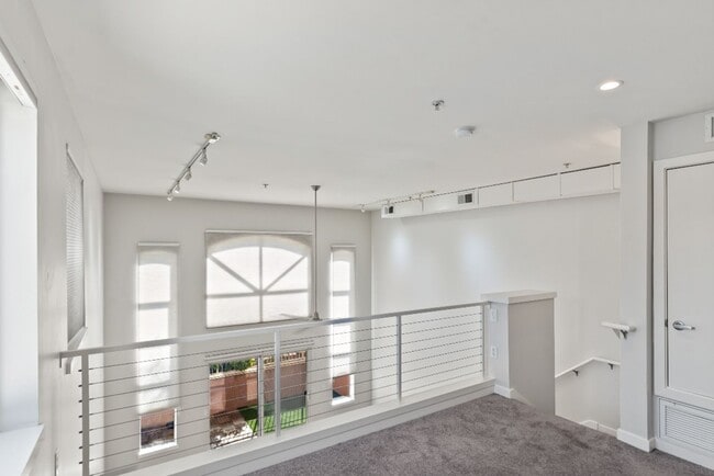Building Photo - Well maintained two-story condo - Bright End Unit - Lease Terms Options Outlined in Description