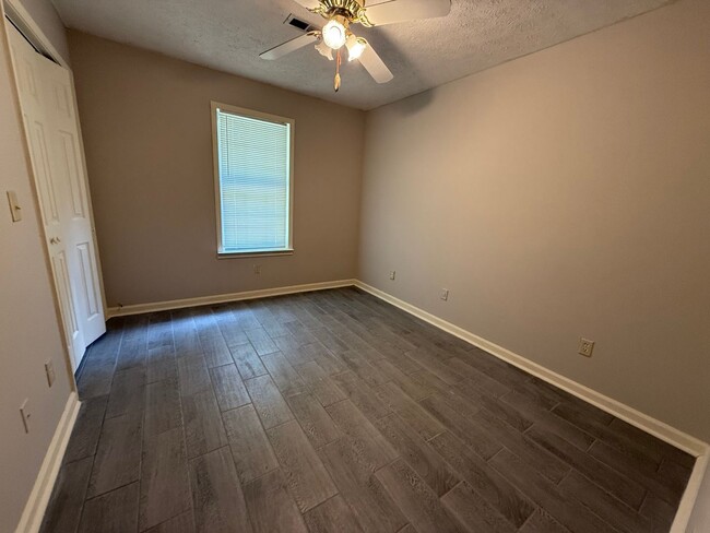 Building Photo - 3 Bedrooms, 2 Bathrooms - Home in West Rome!