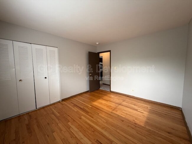 Building Photo - 525 N Highview Ave