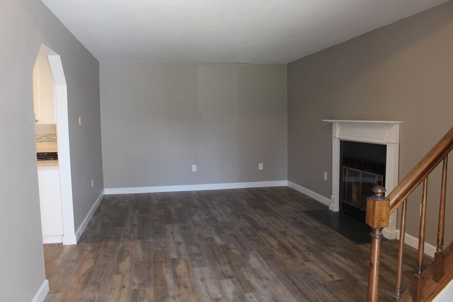 Building Photo - 2203 Buckingham Cir