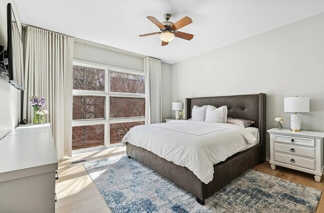Building Photo - Comfortable Living in a Desirable Area