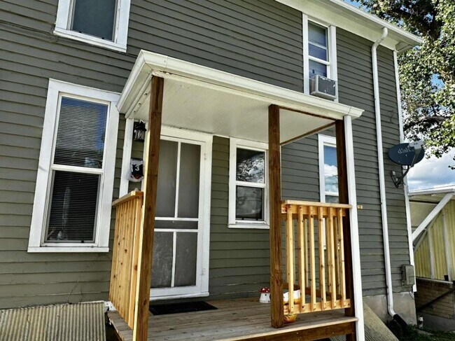 Building Photo - 2120 Russell Ave