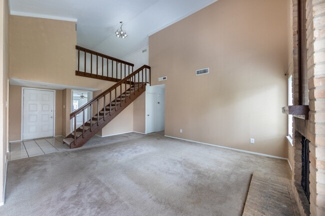 Building Photo - 16830 Spruce Run Dr