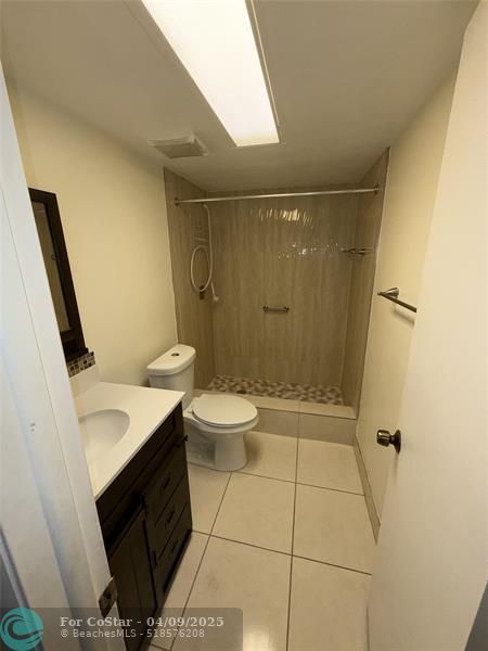 Building Photo - 1080 Del Lago Cir