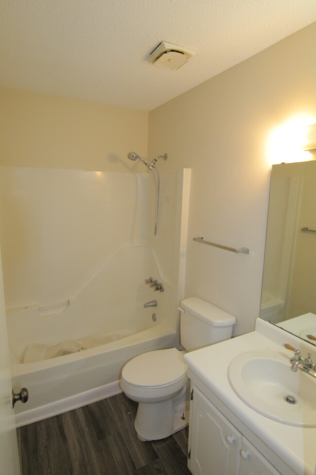 Full Bath upstairs - 609 Smithdale Dr