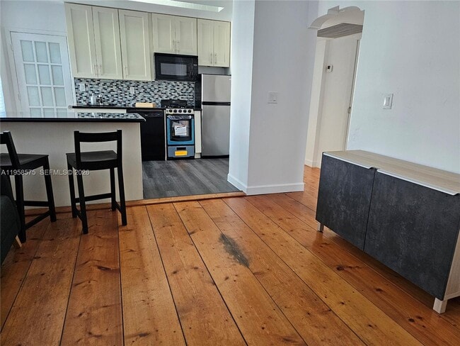 Building Photo - 622 15th St