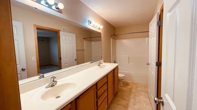 Upstairs Bathroom2 - 6583 Linwood Drive