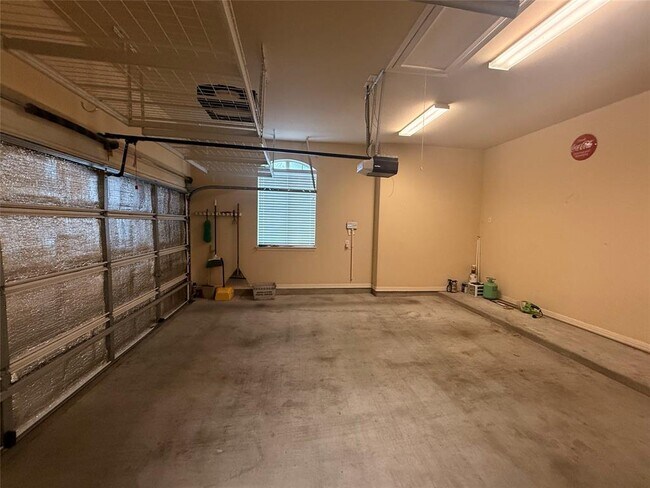 Building Photo - 1219 Pine Forest Cir