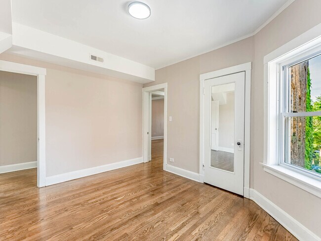 Building Photo - 7630 N Marshfield Ave