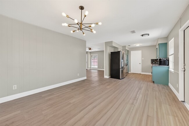 Building Photo - 12211 Chimney Rock Rd