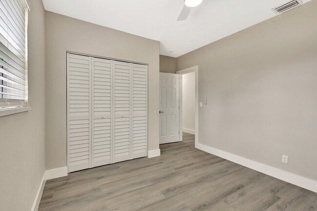 Building Photo - 1335 Lee St