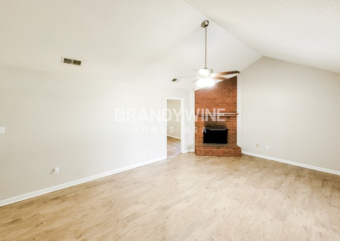 Building Photo - 4702 Crestfield Rd