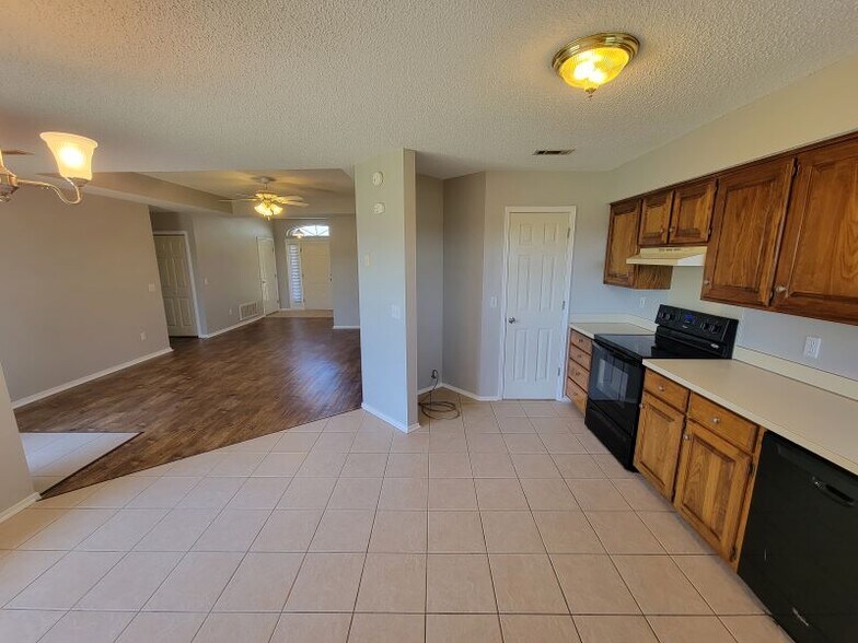 Building Photo - 1010 S Liberty Dr