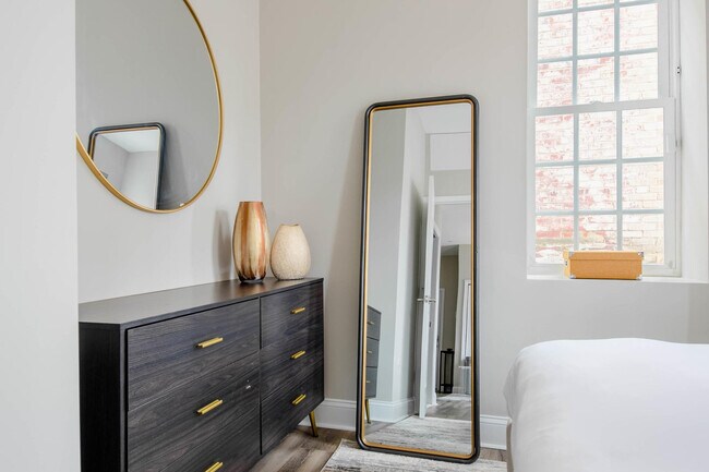 Building Photo - 701 E St SE