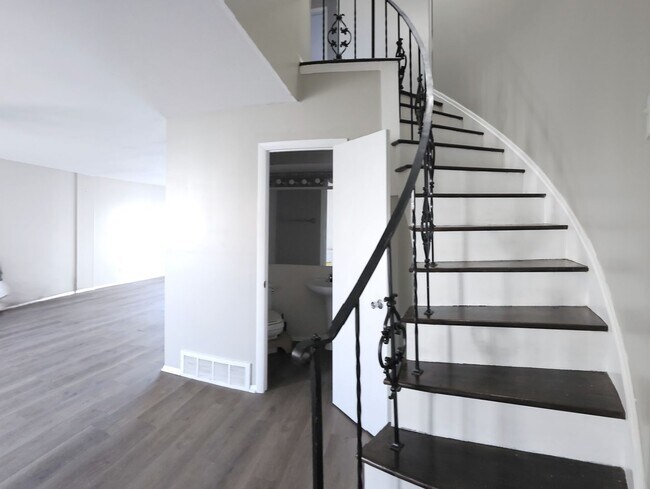 Building Photo - 24496 Clareshire Dr