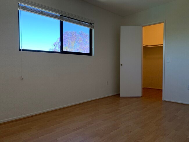 Building Photo - 5445 Corteen Pl
