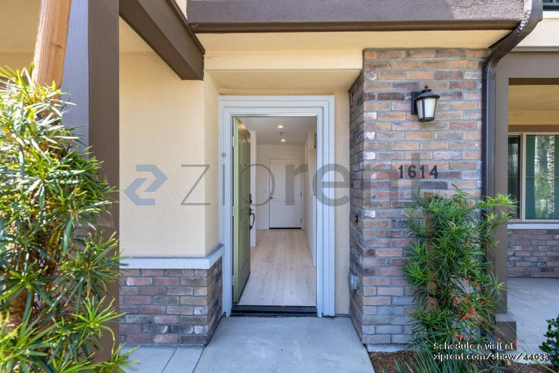 Building Photo - 1614 Fig Tree Wy