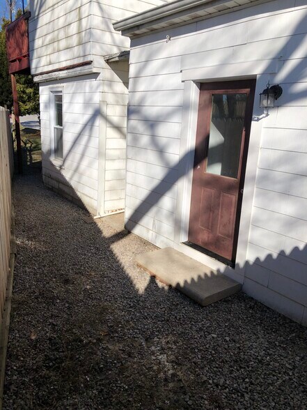 Building Photo - 340 N Franklin St